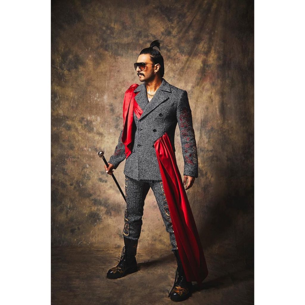 These Crazy Outfits That Only Ranveer Singh Can Pull Off Make Us Go, Mast  Shades Unnai Ra Neelo - Chai Bisket